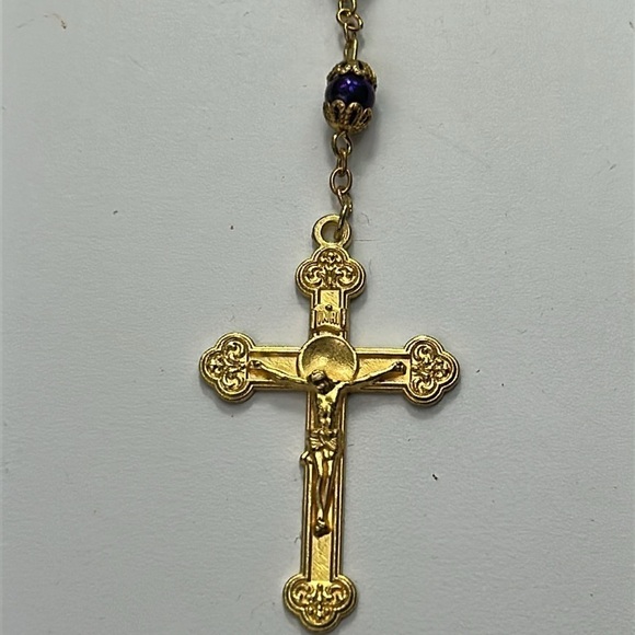 Rosary Purple Plastic Bead Gold Tone Crucifix Queen of Heaven Pray For Us - Picture 3 of 7
